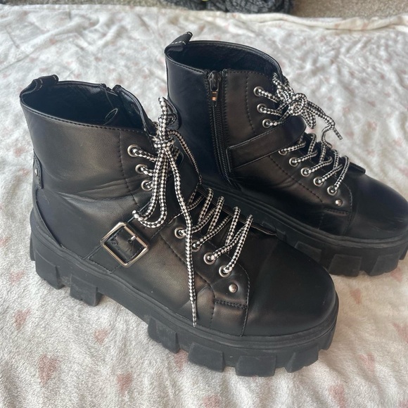 Black Platform Boots - Picture 3 of 5